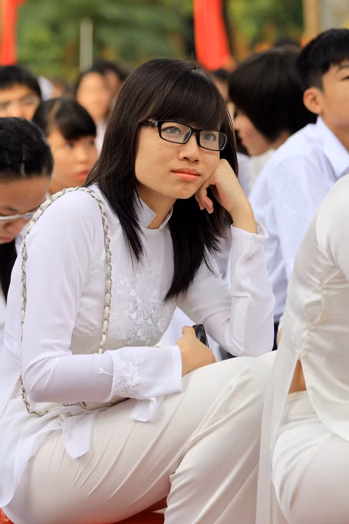 Tập trung theo dõi buổi khai giảng. Chùm ảnh: Giới trẻ Hà Thành chào Quốc khánh bằng đàn ghita >>Nữ sinh đẹp rạng ngời ngày khai trường Rơi nước mắt, học sinh quỳ đất trong lễ khai giảng Phát sốt vì cô giáo 9X xinh đẹp của trường Chuyên Hà Nội - Amsterdam Tập trung theo dõi buổi khai giảng. Chùm ảnh: Giới trẻ Hà Thành chào Quốc khánh bằng đàn ghita >>Nữ sinh đẹp rạng ngời ngày khai trường Rơi nước mắt, học sinh quỳ đất trong lễ khai giảng Phát sốt vì cô giáo 9X xinh đẹp của trường Chuyên Hà Nội - Amsterdam