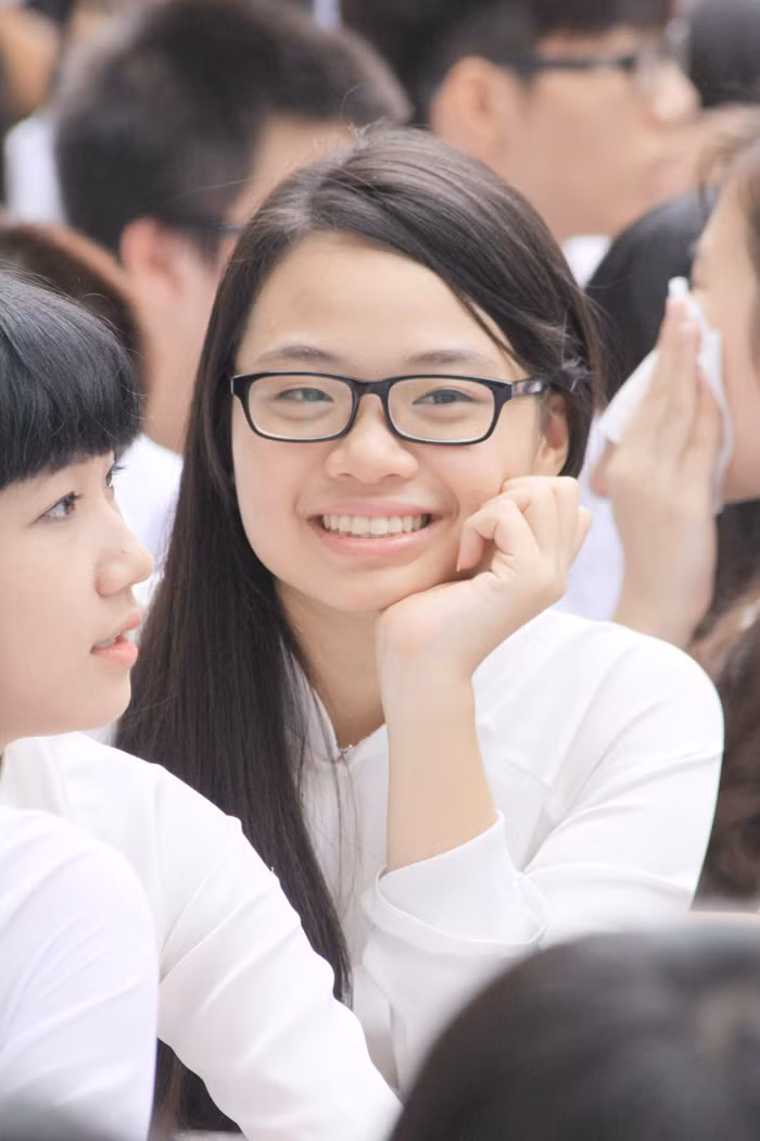 Nét duyên dáng, hồn nhiên tuổi học trò. Chùm ảnh: Giới trẻ Hà Thành chào Quốc khánh bằng đàn ghita >>Nữ sinh đẹp rạng ngời ngày khai trường Rơi nước mắt, học sinh quỳ đất trong lễ khai giảng Phát sốt vì cô giáo 9X xinh đẹp của trường Chuyên Hà Nội - Amsterdam Nét duyên dáng, hồn nhiên tuổi học trò. Chùm ảnh: Giới trẻ Hà Thành chào Quốc khánh bằng đàn ghita >>Nữ sinh đẹp rạng ngời ngày khai trường Rơi nước mắt, học sinh quỳ đất trong lễ khai giảng Phát sốt vì cô giáo 9X xinh đẹp của trường Chuyên Hà Nội - Amsterdam