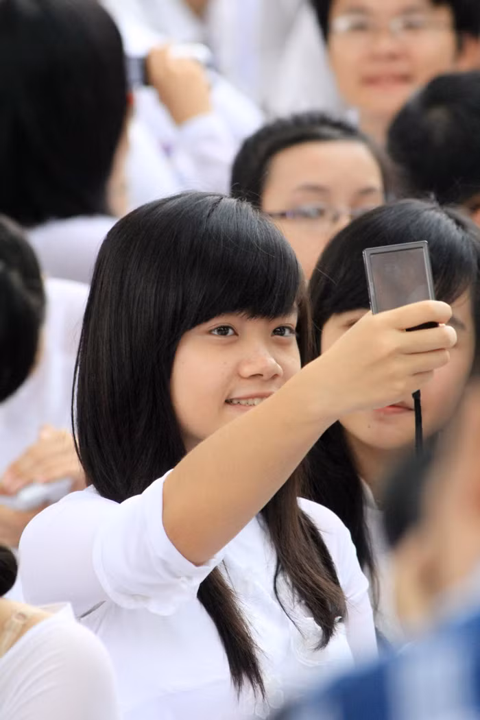 Chùm ảnh: Giới trẻ Hà Thành chào Quốc khánh bằng đàn ghita >>Nữ sinh đẹp rạng ngời ngày khai trường Rơi nước mắt, học sinh quỳ đất trong lễ khai giảng Phát sốt vì cô giáo 9X xinh đẹp của trường Chuyên Hà Nội - Amsterdam Chùm ảnh: Giới trẻ Hà Thành chào Quốc khánh bằng đàn ghita >>Nữ sinh đẹp rạng ngời ngày khai trường Rơi nước mắt, học sinh quỳ đất trong lễ khai giảng Phát sốt vì cô giáo 9X xinh đẹp của trường Chuyên Hà Nội - Amsterdam