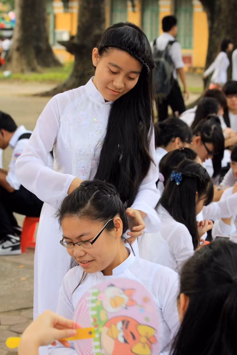 Chùm ảnh: Giới trẻ Hà Thành chào Quốc khánh bằng đàn ghita >>Nữ sinh đẹp rạng ngời ngày khai trường Rơi nước mắt, học sinh quỳ đất trong lễ khai giảng Phát sốt vì cô giáo 9X xinh đẹp của trường Chuyên Hà Nội - Amsterdam Chùm ảnh: Giới trẻ Hà Thành chào Quốc khánh bằng đàn ghita >>Nữ sinh đẹp rạng ngời ngày khai trường Rơi nước mắt, học sinh quỳ đất trong lễ khai giảng Phát sốt vì cô giáo 9X xinh đẹp của trường Chuyên Hà Nội - Amsterdam
