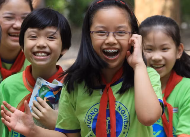 Em Hồ Hằng Nga, học sinh lớp 4C, cháu gái của GS Hồ Ngọc Đại. Em Hồ Hằng Nga, học sinh lớp 4C, cháu gái của GS Hồ Ngọc Đại.