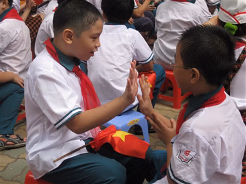 Học sinh Trường Tiểu học Kim Liên trong một buổi khai giảng năm học mới.