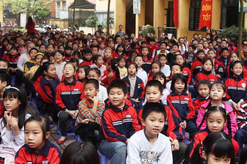 Việc tổ chức những Hội thi “Theo dòng lịch sử” như trường tiểu học Nguyễn Khả Trạc sẽ giúp học sinh yêu môn lịch sử hơn. Theo bà Thủy, đôi khi chỉ thi tự luận trên giấy các em sẽ không phát huy được tư duy và tinh thần tự học. Với hình thức thi “Theo dòng lịch sử” học sinh cảm thấy mình được đóng vai, nhập thân sẽ nhớ lâu, tự hào với truyền thống lịch sử dân tộc.
