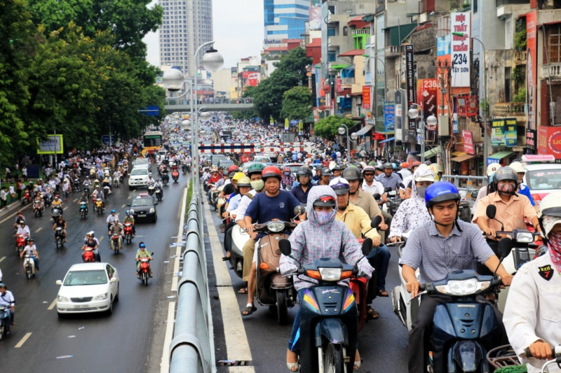 Đoạn đường dẫn lên cầu vượt Thái Hà – Chùa Bộc đông phương tiện di chuyển. Cạnh đó là điểm thi của hai Trường ĐH Công đoàn và ĐH Thủy lợi. Xem đáp án môn Vật lí - Xem đáp án môn Toán - Xem đáp án môn Hóa - Xem đáp án môn Ngoại ngữ Khối A1 Đoạn đường dẫn lên cầu vượt Thái Hà – Chùa Bộc đông phương tiện di chuyển. Cạnh đó là điểm thi của hai Trường ĐH Công đoàn và ĐH Thủy lợi. Xem đáp án môn Vật lí - Xem đáp án môn Toán - Xem đáp án môn Hóa - Xem đáp án môn Ngoại ngữ Khối A1