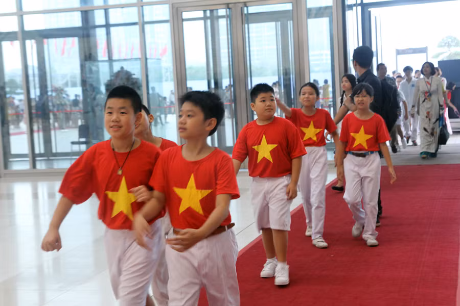Bước vào môi trường giáo dục mới với nhiều điều khác lạ với các em học sinh lớp 1.