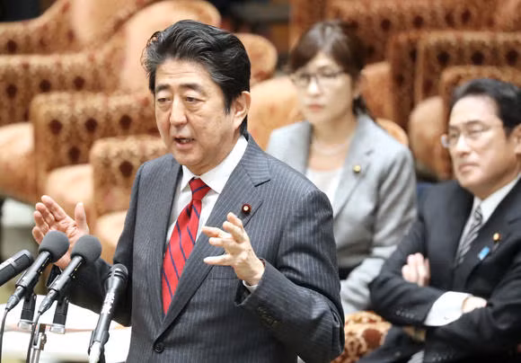 Thủ tướng Shinzo Abe phát biểu trước Ủy ban Ngân sách Hạ viện Nhật Bản, ảnh: Nikkei Asian Review. Thủ tướng Shinzo Abe phát biểu trước Ủy ban Ngân sách Hạ viện Nhật Bản, ảnh: Nikkei Asian Review.