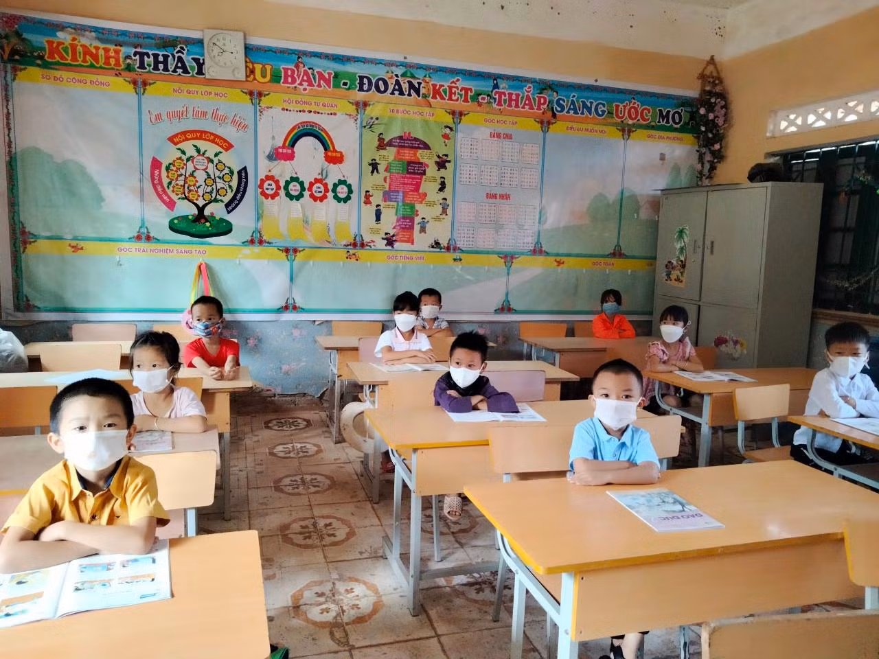 Ngày đầu đến trường của các em học sinh lớp 1. Ngày đầu đến trường của các em học sinh lớp 1.