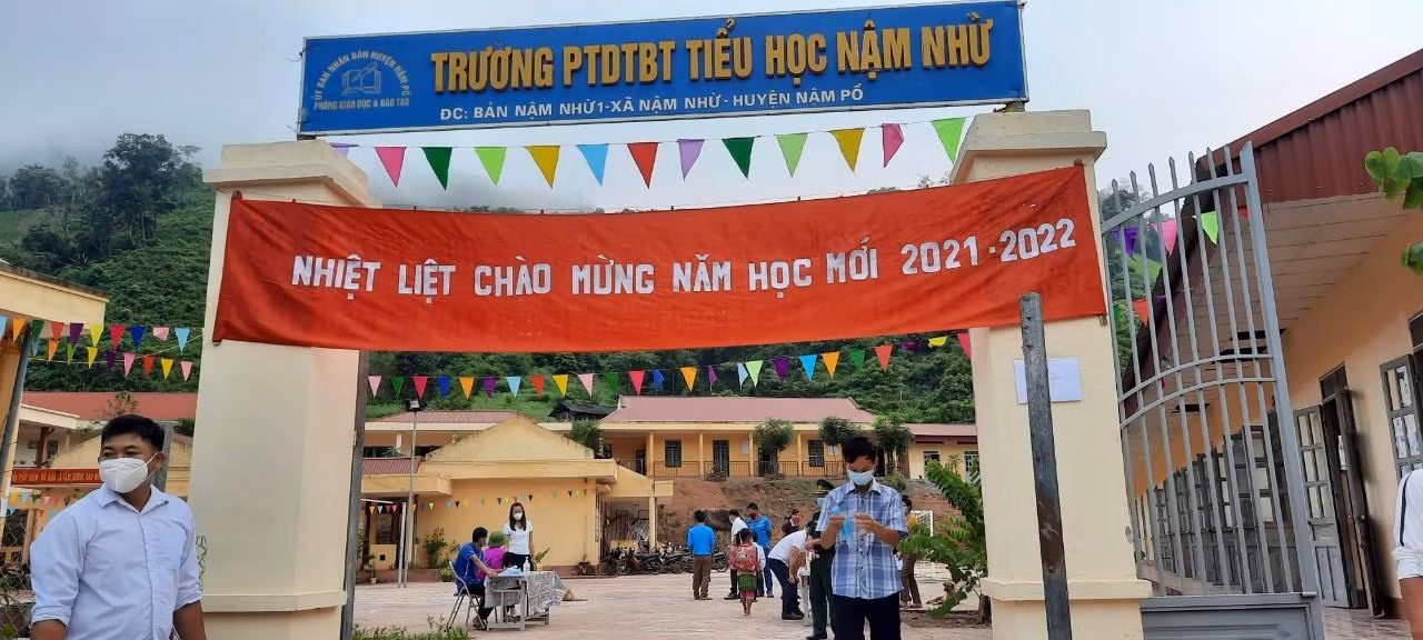 Trường Phổ thông dân tộc bán trú Tiểu học Nậm Nhừ đón học sinh năm học 2021 -2022. Trường Phổ thông dân tộc bán trú Tiểu học Nậm Nhừ đón học sinh năm học 2021 -2022.