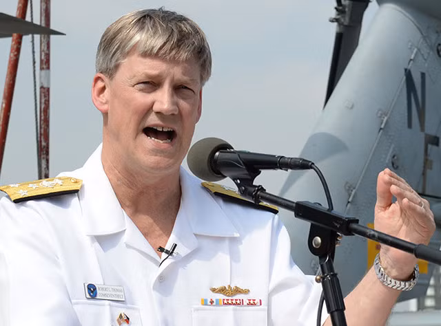 Phó Đô đốc Robert Thomas, Tư lệnh Hạm đội 7 Hoa Kỳ. Ảnh: Bloomberg. Phó Đô đốc Robert Thomas, Tư lệnh Hạm đội 7 Hoa Kỳ. Ảnh: Bloomberg.