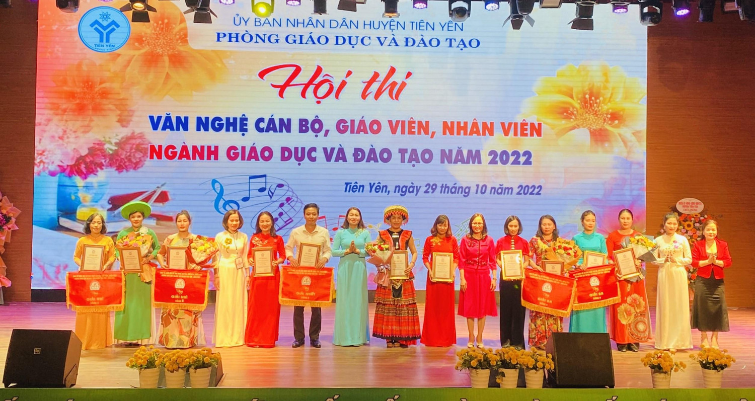 Huyện Tiên Yên tổ chức Hội thi văn nghệ cán bộ, giáo viên, nhân viên ngành Giáo dục và Đào tạo năm 2022 (Ảnh: Phạm Linh)