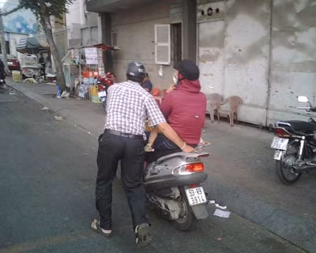 Hết lòng phục vụ vợ con.
