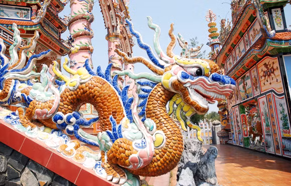 Thông thường, mỗi gia đình có một khu lăng mộ riêng, gồm nhiều ngôi mộ nhỏ. Tùy từng số lượng người trong gia đình và điều kiện kinh tế mà độ hoành tráng khác nhau. Thông thường, mỗi gia đình có một khu lăng mộ riêng, gồm nhiều ngôi mộ nhỏ. Tùy từng số lượng người trong gia đình và điều kiện kinh tế mà độ hoành tráng khác nhau.