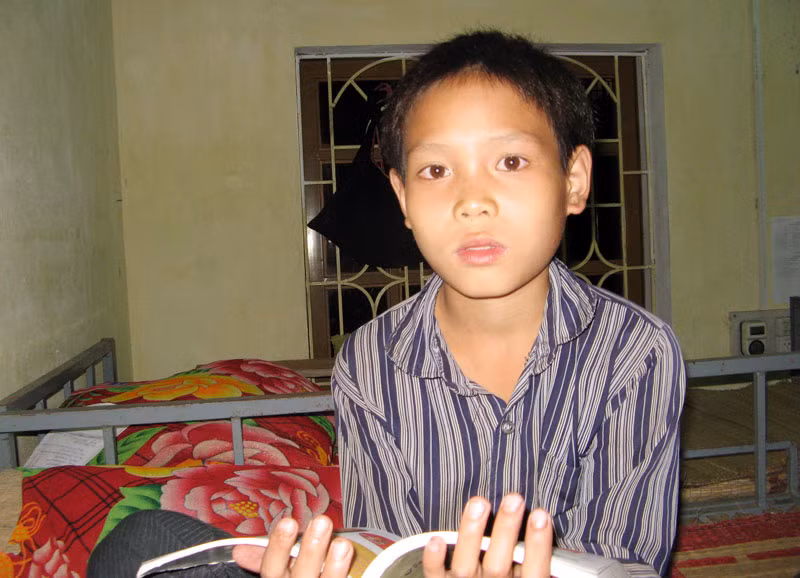 Triệu Ton Sềnh mong học hết lớp 9 để trở thành người có ích. Ảnh Xuân Trung
