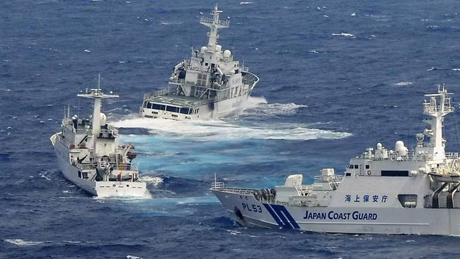 Tàu Cảnh sát biển Nhật Bản rượt đuổi tàu Hải giám trên vùng biển phụ cận Senkaku Tàu Cảnh sát biển Nhật Bản rượt đuổi tàu Hải giám trên vùng biển phụ cận Senkaku