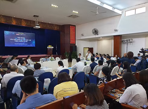 Toàn cảnh buổi tọa đàm “Văn hóa ứng xử của giới trẻ trên mạng xã hội” tổ chức vào ngày 29/10 (ảnh: P.L) Toàn cảnh buổi tọa đàm “Văn hóa ứng xử của giới trẻ trên mạng xã hội” tổ chức vào ngày 29/10 (ảnh: P.L)