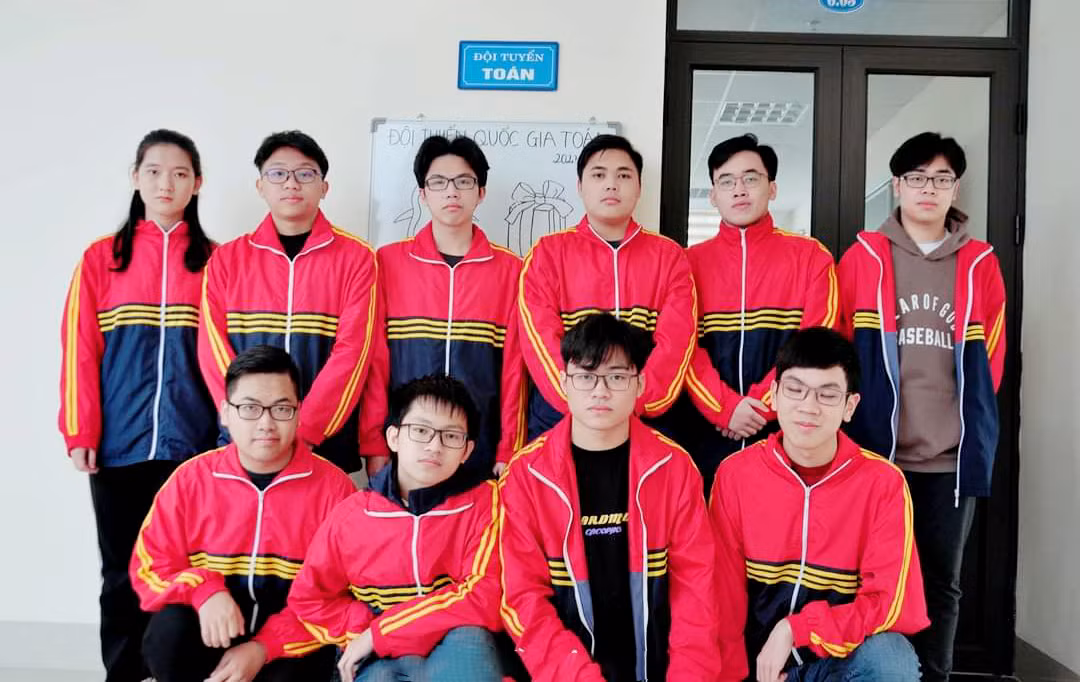 10 thí sinh đội tuyển Toán Trường Trung học phổ thông Chuyên Hùng Vương đều đoạt giải. Trong đó có 2 giải Nhất, 5 giải Nhì và 3 giải Ba. (Ảnh: Sở Giáo dục và Đào tạo tỉnh Phú Thọ).