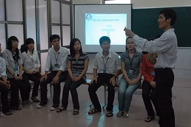 Tại ĐH DL Hải Phòng, các lớp thực hành kỹ năng mềm luôn được nhà trường đầu tư, quan tâm giúp sinh viên có kĩ năng trong giao tiếp, bạo dạn hơn.