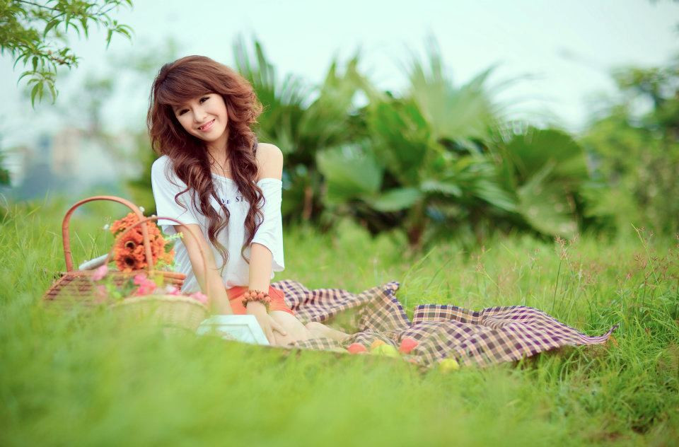 Cô gái xinh đẹp, có chất giọng trời ban này còn có niềm đam mê với lĩnh vực thời trang. Dung đang nuôi ước mơ trở thành một người mẫu chuyên nghiệp, tự tin sải bước trên sàn Catwalk.