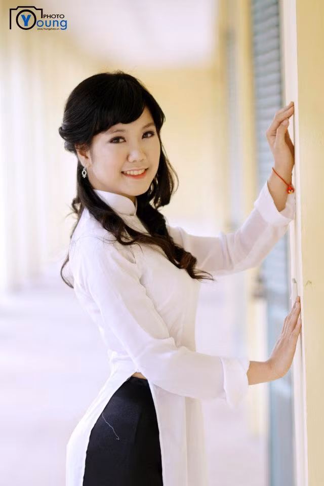 Không những xinh xắn mà Khánh Linh được biết đến như một tài năng trong học tập mà bạn bè ai cũng ngưỡng mộ, từng đạt nhiều thành tích cao, đạt học sinh giỏi nhiều năm liền, Lớp 8 Giải Nhất Olympic tiếng Anh quận Ba Đình, Giải Khuyến Khích môn Ngữ Văn Olympic Hà Nội – Amsterdam, Lớp 9 đạt Giải Nhì Olympic tiếng Anh quận Ba Đình, và Giải Phim làm phụ đề hay nhất của chương trình làm phim Kid Witness News do Panasonic tổ chức. Không những xinh xắn mà Khánh Linh được biết đến như một tài năng trong học tập mà bạn bè ai cũng ngưỡng mộ, từng đạt nhiều thành tích cao, đạt học sinh giỏi nhiều năm liền, Lớp 8 Giải Nhất Olympic tiếng Anh quận Ba Đình, Giải Khuyến Khích môn Ngữ Văn Olympic Hà Nội – Amsterdam, Lớp 9 đạt Giải Nhì Olympic tiếng Anh quận Ba Đình, và Giải Phim làm phụ đề hay nhất của chương trình làm phim Kid Witness News do Panasonic tổ chức.