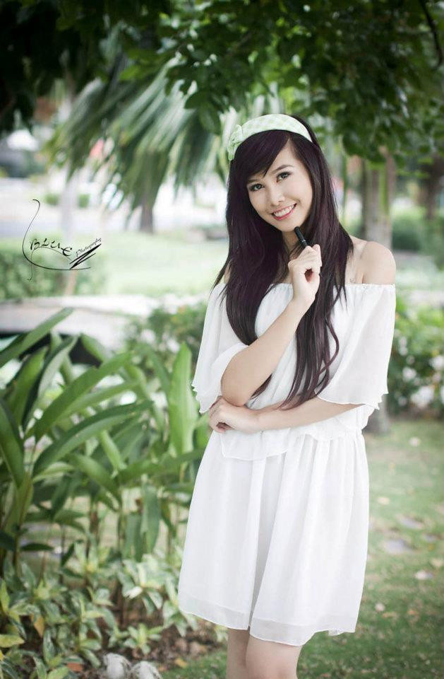 Nguyễn Thùy Vân Trang sinh năm 1994, hiện đang là học sinh lớp 12 trường THPT Tam Phú - Thành phố Hồ Chí Mình