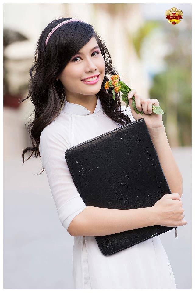 Sau khi hoàn thành kỳ thi Tốt nghiệp Vân Trang đang có ý định thử sức mình với lĩnh vực diễn xuất bởi đây cũng là một trong những niềm đam mê lớn của Trang