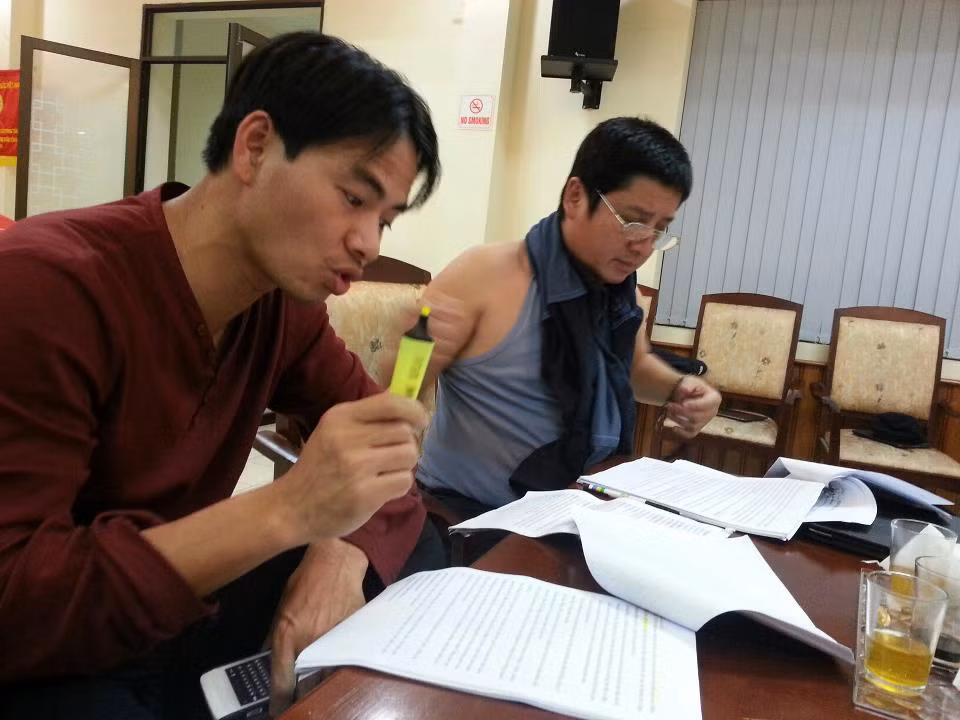 Chí Trung, Xuân Bắc học lời thoại.