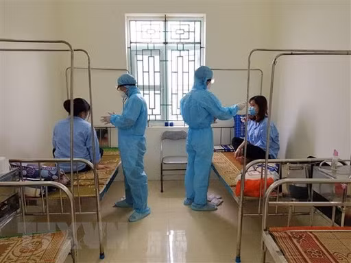 Thủ tướng gửi thư động viên các thầy thuốc, cán bộ, nhân viên ngành y tế. Ảnh minh họa: TTXVN