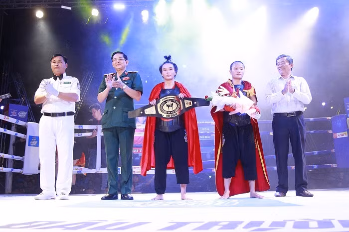 Bản lĩnh và kinh nghiệm thi đấu giúp Tuyết Mai bảo toàn ngôi vô địch hạng cân 56kg. Bản lĩnh và kinh nghiệm thi đấu giúp Tuyết Mai bảo toàn ngôi vô địch hạng cân 56kg.