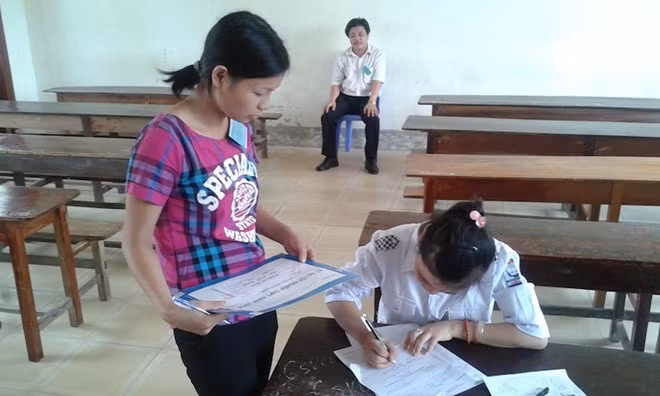 Giám thị coi thi vào lớp 10 không được chủ quan và biết cách từ chối phụ huynh ảnh 1