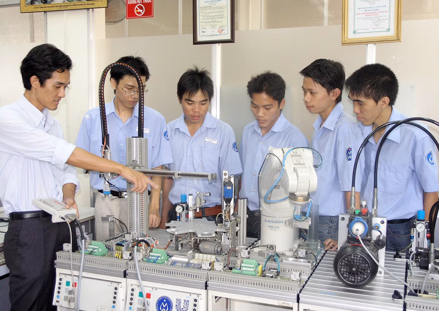 Học trò cần biết "liệu cơm gắp mắm" khi chọn nghề ảnh 2