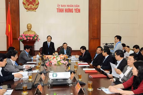 Bộ trưởng Phùng Xuân Nhạ phát biểu tại cuộc làm việc với lãnh đạo tỉnh Hưng Yên về định hướng phát triển giáo dục và đào tạo địa phương. Bộ trưởng Phùng Xuân Nhạ phát biểu tại cuộc làm việc với lãnh đạo tỉnh Hưng Yên về định hướng phát triển giáo dục và đào tạo địa phương.