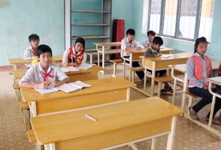 Học sinh bỏ học khiến thầy cô khốn đốn. (Ảnh minh họa: Báo Nhân dân) Học sinh bỏ học khiến thầy cô khốn đốn. (Ảnh minh họa: Báo Nhân dân)