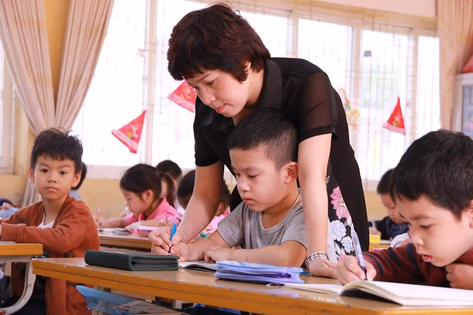 Theo Bộ trưởng Phùng Xuân Nhạ, sắp tới sẽ thí điểm không còn công chức, viên chức giáo viên. (Ảnh: Vietnamnet.vn) Theo Bộ trưởng Phùng Xuân Nhạ, sắp tới sẽ thí điểm không còn công chức, viên chức giáo viên. (Ảnh: Vietnamnet.vn)