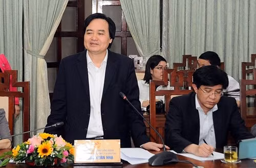 Bộ trưởng Phùng Xuân Nhạ chỉ đạo Ban soạn thảo tiếp thu đầy đủ các ý kiến góp ý cho dự thảo chương trình giáo dục phổ thông tổng thể.