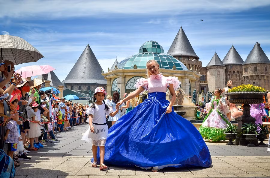 Sun World Ba Na Hills luôn đầu tư chất lượng cho mọi hoạt động. Sun World Ba Na Hills luôn đầu tư chất lượng cho mọi hoạt động.