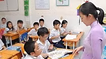 Mất dân chủ trong trường học một phần là do giáo viên không dám và không đủ năng lực đấu tranh bảo vệ cái đúng. (Ảnh minh họa: Báo Lao động)
