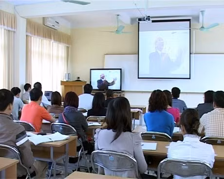 Học chính quy hay tại chức thì đều được cấp một loại văn bằng ảnh 2 Học chính quy hay tại chức thì đều được cấp một loại văn bằng ảnh 2