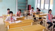 Đầu năm, tình trạng học sinh bỏ học diễn ra phổ biến tại một số vùng khó khăn. (Ảnh minh họa: Báo Nhân dân)