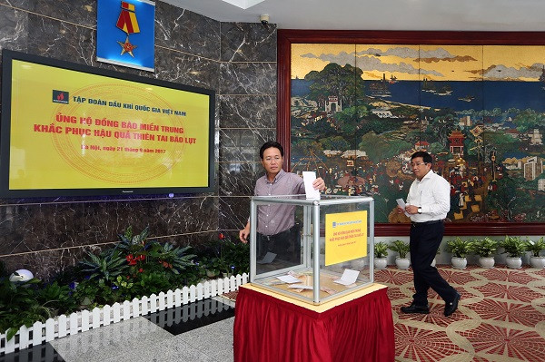 Tập đoàn Dầu khí Việt Nam luôn sẵn sàng chia sẻ những khó khăn với nhân dân các vùng khó khăn.