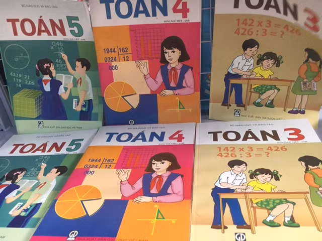Tôi đã nhìn thấy nhiều phụ huynh vật vã kiếm tiền mua sách thế nào ảnh 2 Tôi đã nhìn thấy nhiều phụ huynh vật vã kiếm tiền mua sách thế nào ảnh 2