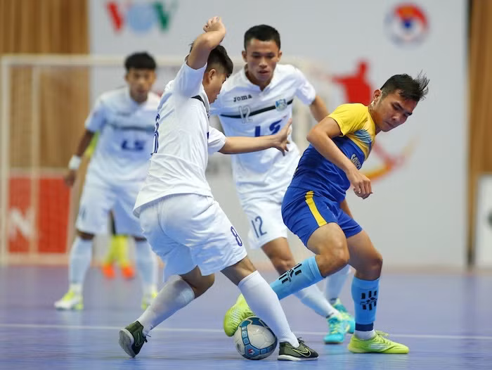 Chức vô địch đã thuộc về Thái Sơn Nam từ vòng đấu trước, nhưng lượt trận cuối cùng của giải HDBank Futsal 2017 vẫn diễn ra tưng bừng để tìm ra ngôi vị á quân. Chức vô địch đã thuộc về Thái Sơn Nam từ vòng đấu trước, nhưng lượt trận cuối cùng của giải HDBank Futsal 2017 vẫn diễn ra tưng bừng để tìm ra ngôi vị á quân.