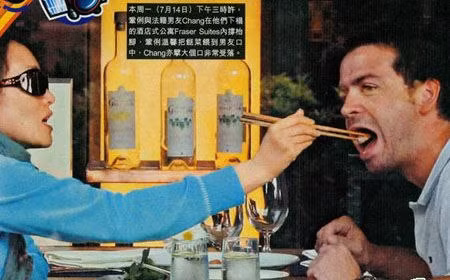 Vẫn còn lãng mạn như bao cặp tình nhân trẻ trung khác.
