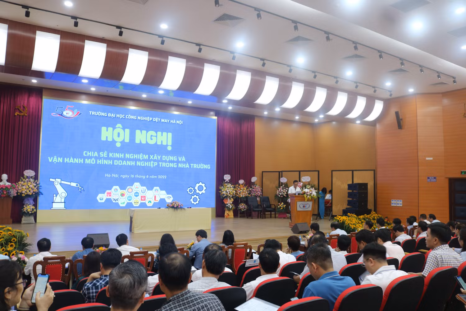 Buổi giao lưu thu hút khoảng gần 80 đại biểu tham dự (Ảnh: Doãn Nhàn) Buổi giao lưu thu hút khoảng gần 80 đại biểu tham dự (Ảnh: Doãn Nhàn)