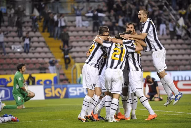Các cầu thủ Juventus ăn mừng chiến thắng
