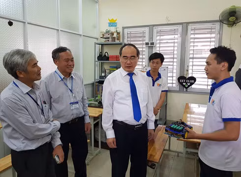 Bí thư Thành ủy Nguyễn Thiện Nhân trò chuyện với sinh viên Trường Đại học Sài Gòn (Ảnh: P.L) Bí thư Thành ủy Nguyễn Thiện Nhân trò chuyện với sinh viên Trường Đại học Sài Gòn (Ảnh: P.L)