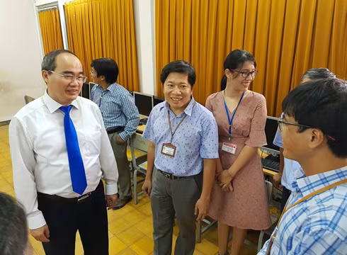 Bí thư Thành ủy Nguyễn Thiện Nhân gặp gỡ lãnh đạo phòng, ban của nhà trường (ảnh: P.L) Bí thư Thành ủy Nguyễn Thiện Nhân gặp gỡ lãnh đạo phòng, ban của nhà trường (ảnh: P.L)