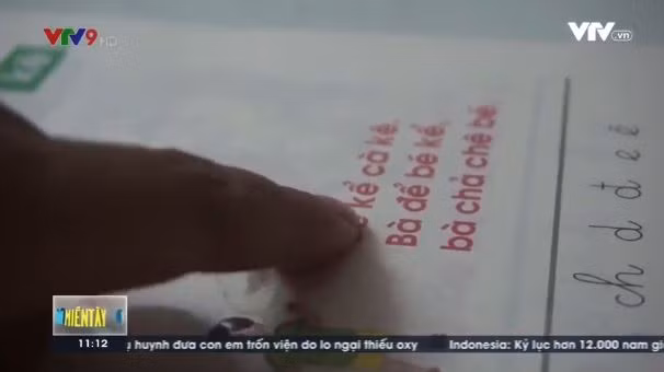 Ảnh chụp màn hình phóng sự mới nhất của VTV về nỗi "băn khoăn" của phụ huynh học sinh đồng bằng sông Cửu Long liên quan đến cuốn Tiếng Việt lớp 1 - Công nghệ giáo dục của Giáo sư Hồ Ngọc Đại. Nguồn: VTV.vn.