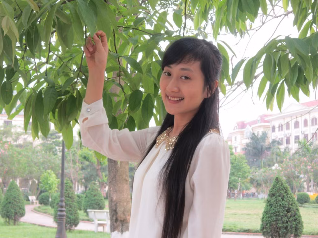 Nguyễn Hồng Nhung (1709) mang nét đẹp khỏe khoắn của con gái miền biển