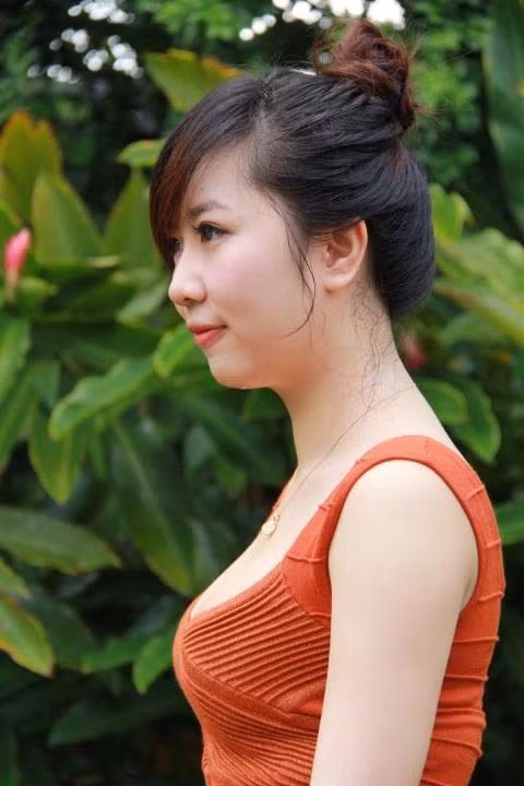 Ngọc Như sở hữu một thân hình gợi cảm, nhờ thế mà cô nữ sinh này đã được mời tham gia khá nhiều quảng cáo thời trang Ngọc Như sở hữu một thân hình gợi cảm, nhờ thế mà cô nữ sinh này đã được mời tham gia khá nhiều quảng cáo thời trang