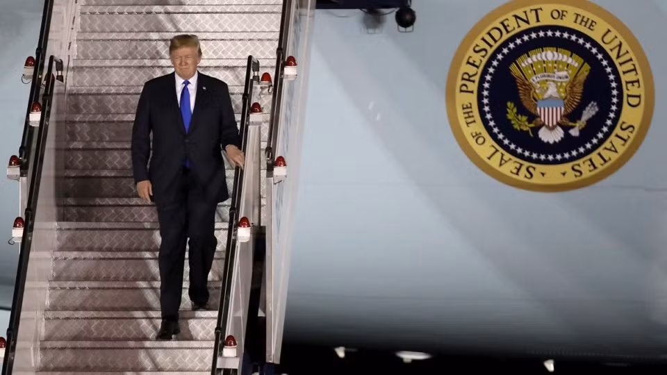 Tổng thống Mỹ Donald Trump đã sớm rời G-7 để đến Singapore trước hơn 1 ngày trước thượng đỉnh Mỹ - Triều, ảnh: The New Daily. Tổng thống Mỹ Donald Trump đã sớm rời G-7 để đến Singapore trước hơn 1 ngày trước thượng đỉnh Mỹ - Triều, ảnh: The New Daily.